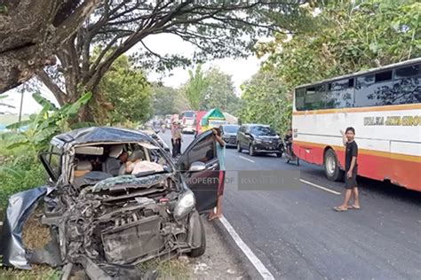 Kecelakaan Libatkan Tiga Kendaraan Di Jalan Semarang Purwodadi Arus