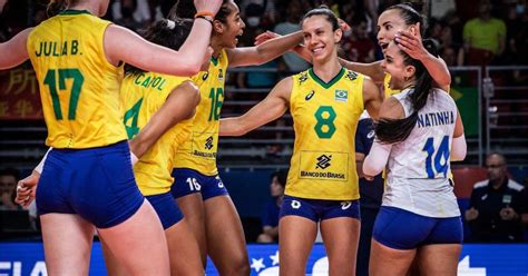 Seleção feminina de vôlei arrasa Turquia e conquista feito inédito na