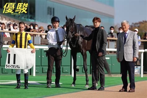 『優駿』編集部 On Twitter 東京第5レース「2歳新馬」芝1600m はc ルメール 騎手騎乗の ライトクオンタム が