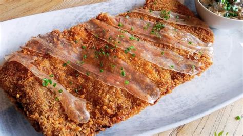 El mejor cachopo de España se elabora en un restaurante de Cangas de