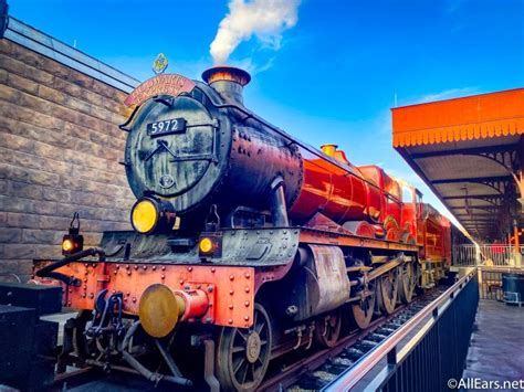 A Complete Tour Of The Interior of the Hogwarts Express at Universal ...