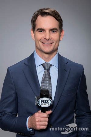 In a 'no-brainer,' Jeff Gordon to continue as Fox Sports analyst