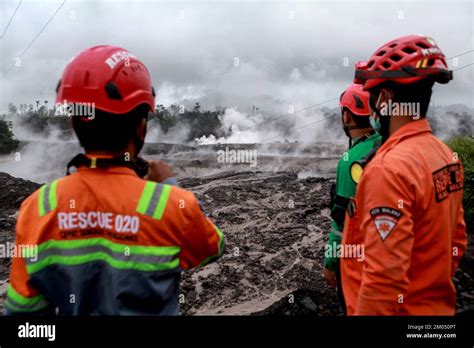 Lumajang Indonesia Th Dec Rescuers Inspect The Affected Area