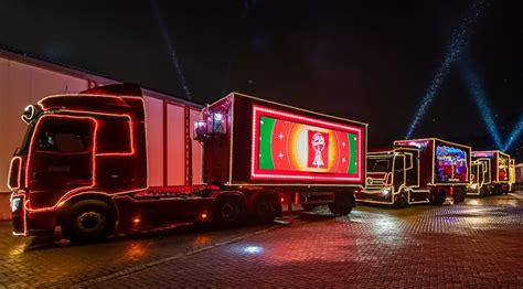 Caravana Iluminada De Natal Da Coca Cola Femsa Brasil Desfila Em