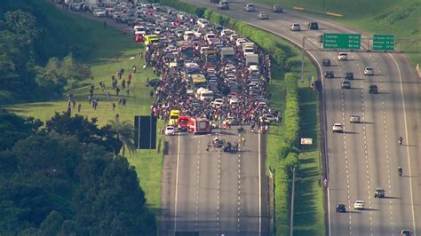 Rodovia dos Imigrantes é interditada após pouso de helicóptero Águia da