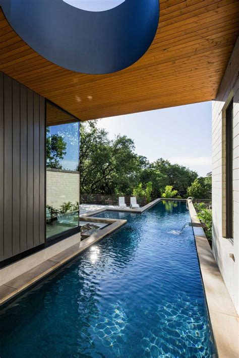 10 Modern Swimming Pools Making a Big Splash