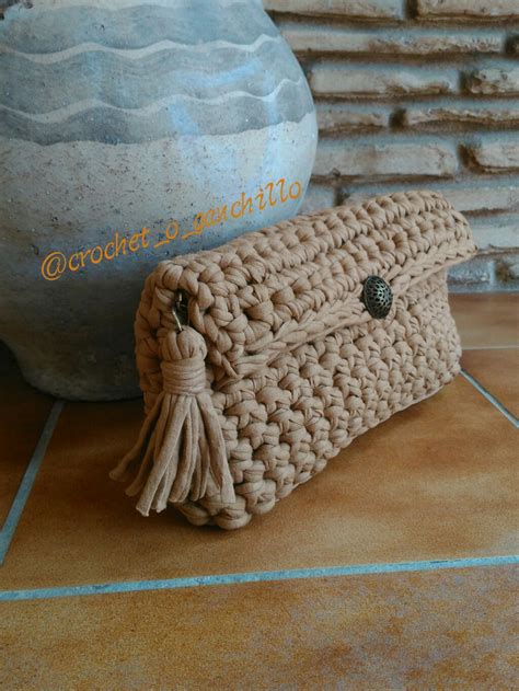 Crochet O Ganchillo TODO UN CLÁSICO DE BOLSO DE MANO CON TRAPILLO A