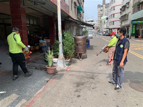 【衛生局】高雄市今日無新增登革熱個案 前鎮及鳳山區警戒19里持續擴大環境整頓 邊境檢疫穩健逐步放寬 為降低境外移入登革熱疫情風險進入社區 請落實家戶內外巡倒清刷 出現發燒、骨頭或肌肉痠痛、眼窩