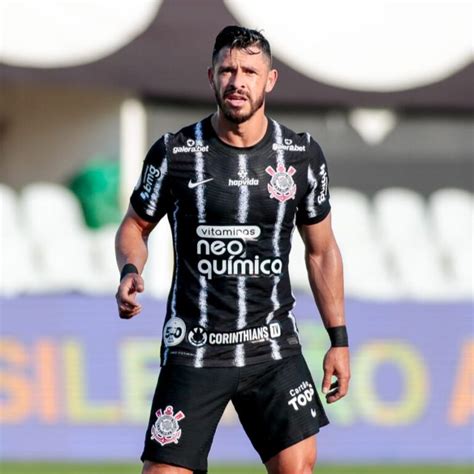 Giuliano Tem Bons N Meros Em Estreia Pelo Corinthians Contra O Santos