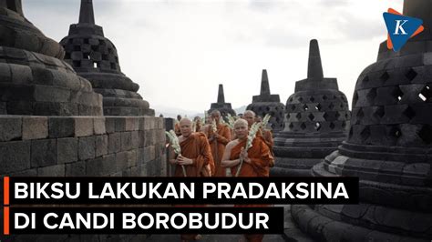 Momen Biksu Thudong Laksanakan Pradaksina Saat Tiba Di Borobudur Youtube