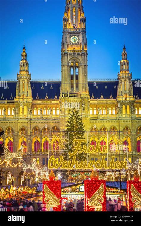 Rathaus and christmas market in Vienna, Austria Stock Photo - Alamy