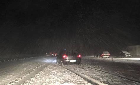 Auto Bloccate Dalla Neve A Camaldoli Famiglie Soccorse Dai Vigili Del