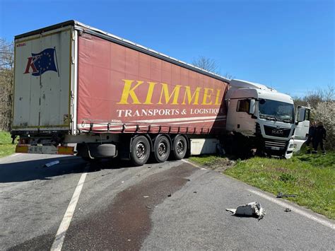 Accident Entre Un Poids Lourd Et Une Voiture Bray Saint Aignan Bray