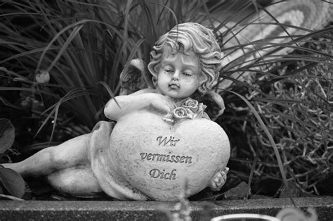 Angel Statue in Black and White Photography · Free Stock Photo