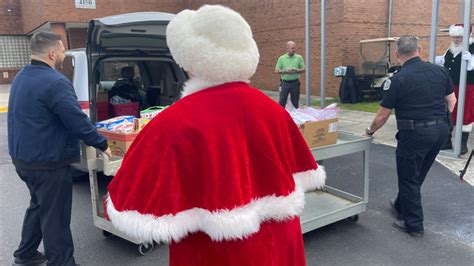 'Everybody gets a second chance:' Mr. & Mrs. Claus deliver gifts to J. Reuben inmates