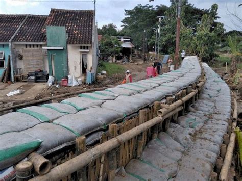 Gubernur Jateng Manfaatkan Faba Dari Pln Untuk Bangun Tanggul Sementara