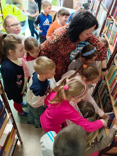 Pasowanie Na Czytelnik W Biblioteki Szkolnej Szko A Podstawowa W