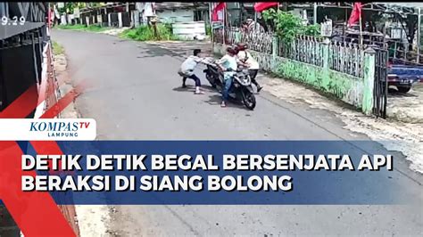 Terekam Cctv Begal Motor Beraksi Siang Hari Todongkan Senpi YouTube