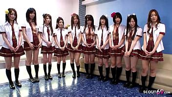 Orgía swinger JAV sin censura con chicas universitarias y muchos chicos XVIDEOS
