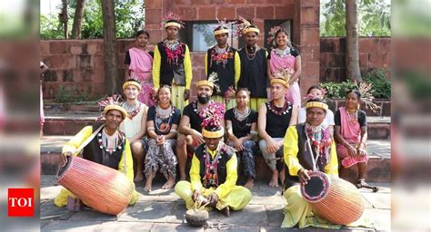 Australians Exchange Culture With The Baiga Tribe Of Madhya Pradesh