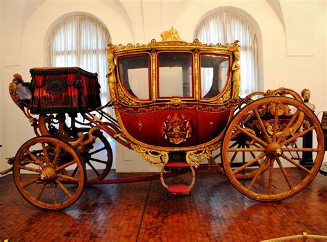 Royal Carriages Traveling In Splendor 5 Minute History