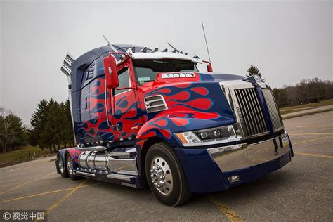 A Dedicated Father Creates The Worlds First Fan Built Optimus Prime To