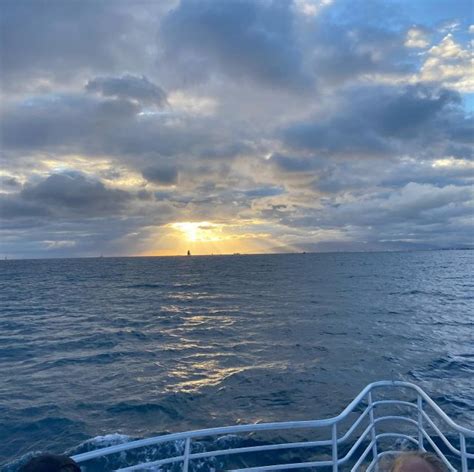 Oahu: Waikiki Beach Oahu & Diamond Head Sunset Cruise