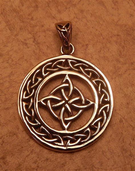 Celtic Witches Knot Pendant Gold Tone Bronze Encircled Quaternary 4