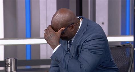 Awful Announcing On Twitter Shaq Desperately Attempts To Hide His Laughter Over Charles