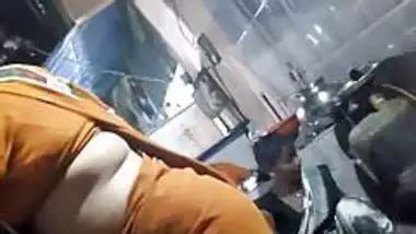 Rand Indian Whore Showing Huge White Hips In Saree Indian Sex Video