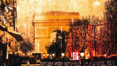 A festive and musical New Year s Eve 2025 on the Champs Elysées