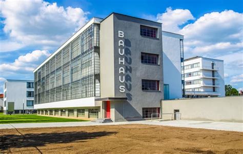 Скачать картинки Bauhaus building, стоковые фото Bauhaus building в ...