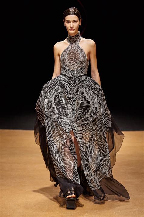 Iris Van Herpen Spring Couture Collection Vogue Fashion