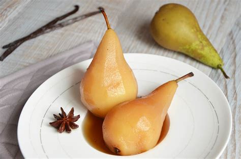 Poires au sirop aux épices maison un dessert frais et léger