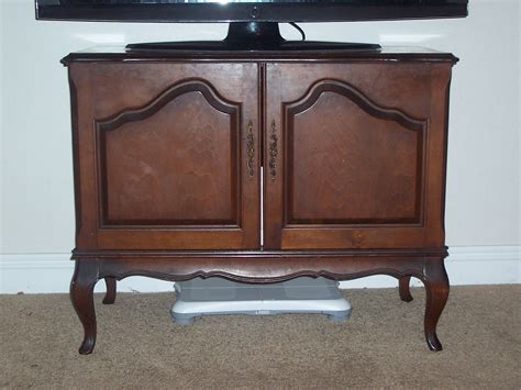 Caroline's Crafty Corner: Antique TV Stand