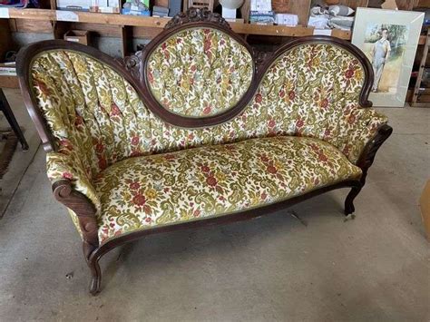 Vintage floral couch - Legacy Auction Company