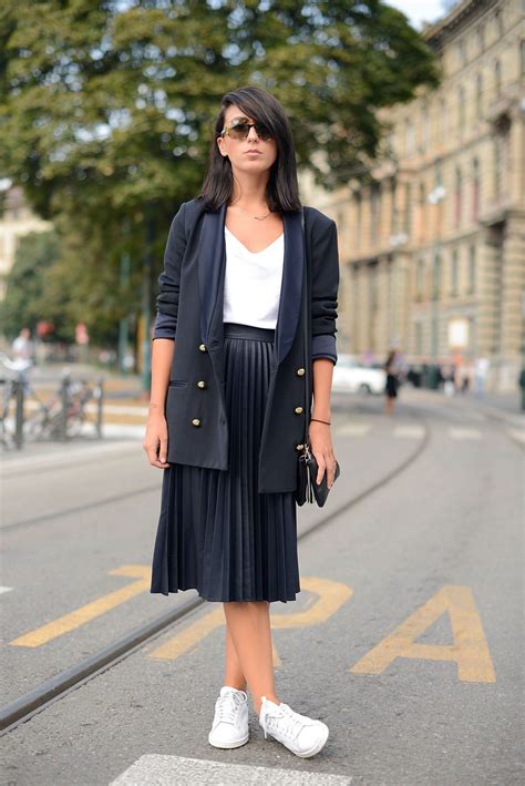 11 Super Hot Date Night Outfit Ideas From The Streets Of Milan Skirt And Sneakers Skirt