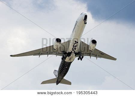 Airbus A350 Xwb Image & Photo (Free Trial) | Bigstock