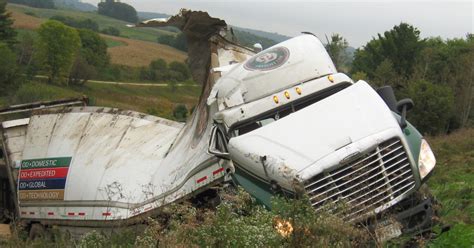 Man Injured In Wisconsin After Semi Overturns Cbs Minnesota