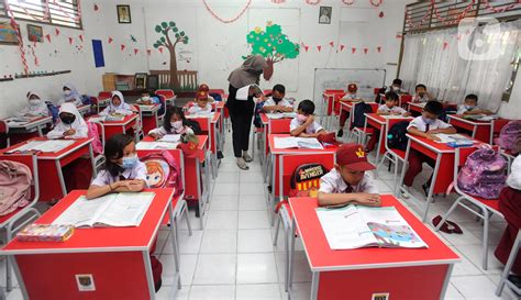 Tanpa Guru Pembelajaran SDN Pondok Cina 1 Belajar Dibimbing Orang Tua