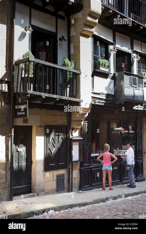 El Tradicional Restaurante Sebasti N En El Casco Antiguo De Hondarribia