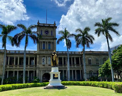 Yarn Tails Iolani Palace