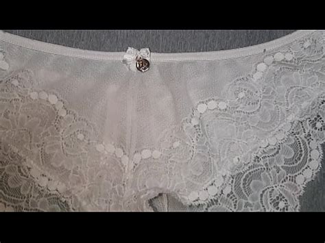 Jugando Con Los Calzones Blancos De Encaje De Mi Amiga La Culona XVIDEOS