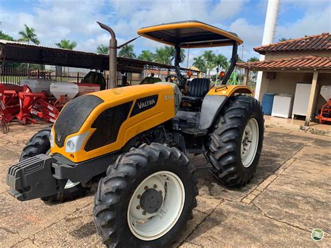 Trator Valtra A750 usado à venda