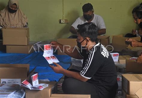 PELIPATAN SURAT SUARA PILKADA KABUPATEN SERANG ANTARA Foto