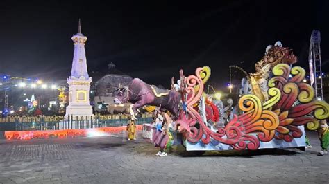 Ribuan Warga Padati Wayang Jogja Night Carnival Di Tugu Yogyakarta