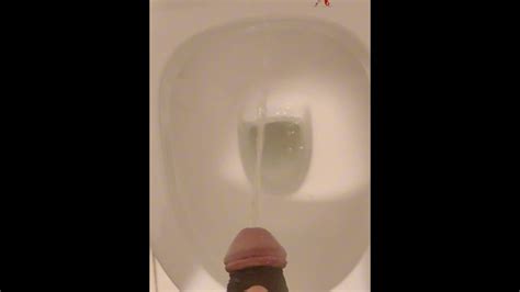 お風呂場でおしっこするアジアの少年 Pornhub Gay