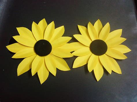 How To Make A Paper Flower Tutorial Sunflower Paper Crafts Paper Sunflowers Sunflower Paper