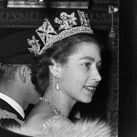 40 exquisite tiaras owned by the british royal family – Artofit