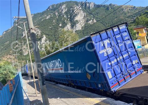 Treno Deragliato Alla Stazione Di San Severino Di Centola Giornale